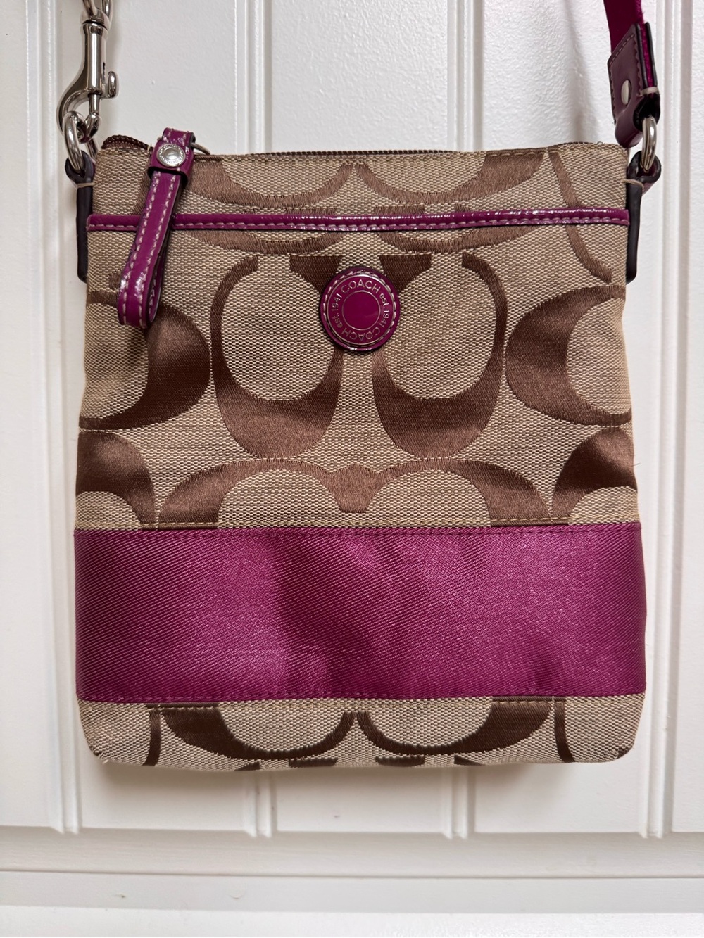 Coach Signature Swingback Ceoss Body bag with Magenta Accent. 8” by 7.5” by 0.5”